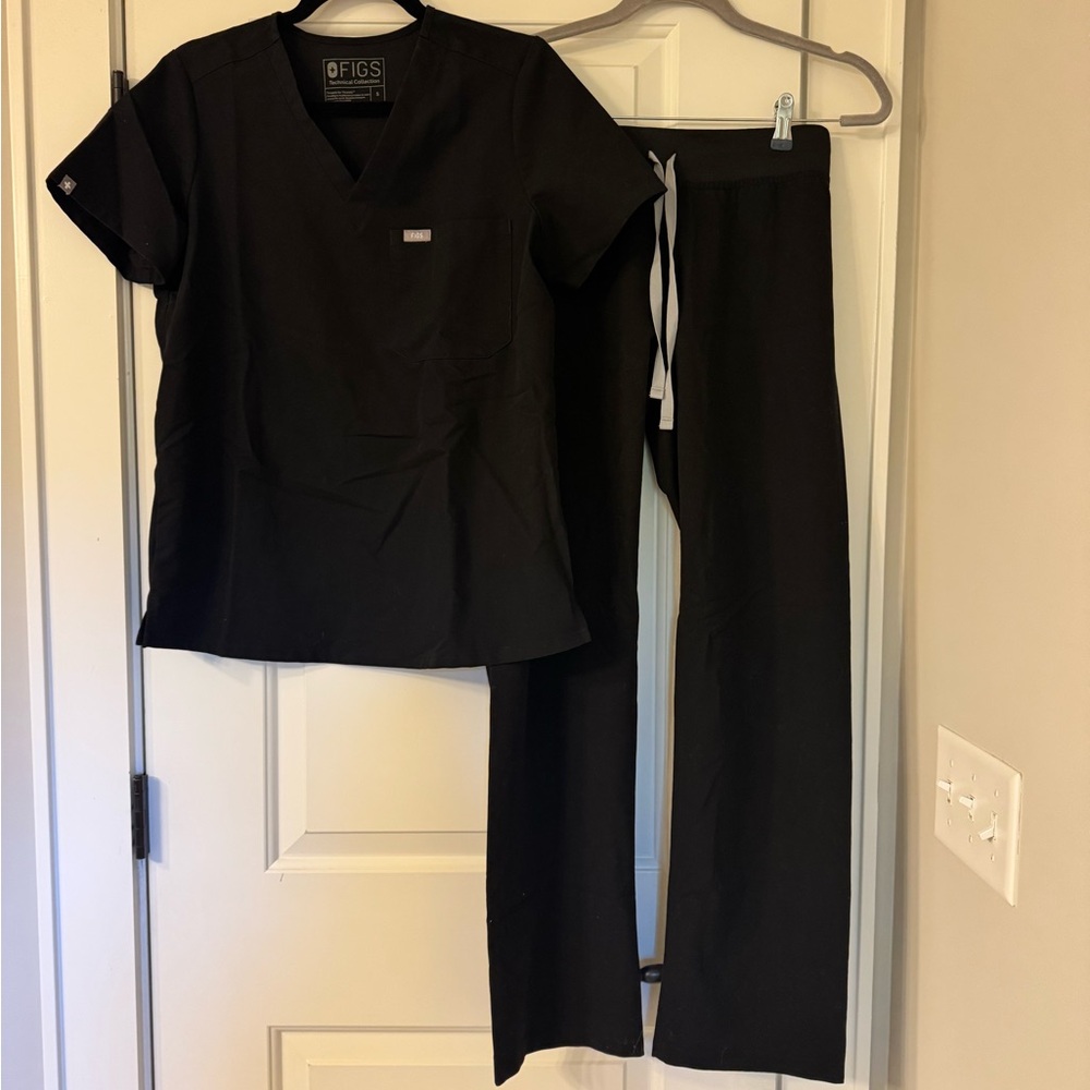 Women’s Figs Black Scrub Set